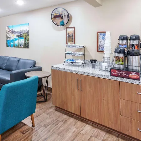 Days Inn & Suites By Wyndham Greeley-3