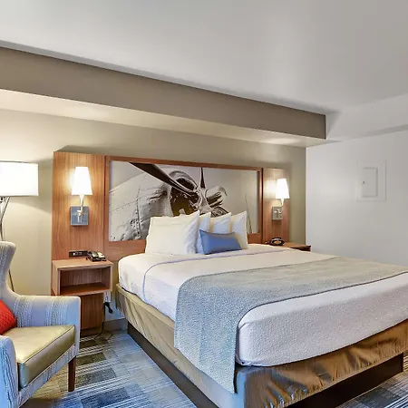 Executive Residency By Best Western Navigator Inn & Suites-2