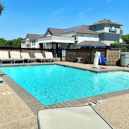 Days Inn By Wyndham Arlington-3