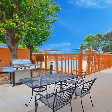 Quality Inn & Suites Artesia-2
