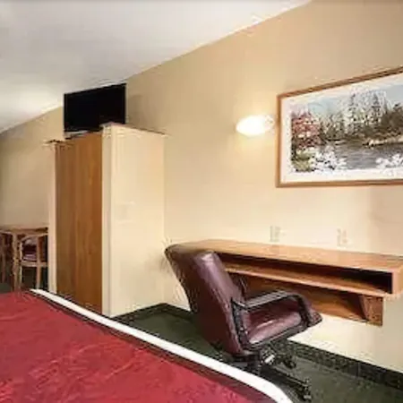 Days Inn & Suites By Wyndham Lafayette In-2