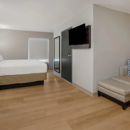 Quality Suites Lake Charles Downtown-2