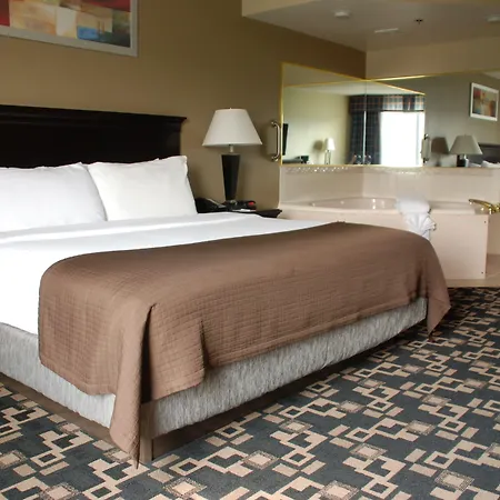 The Plaza Hotel And Suites-3