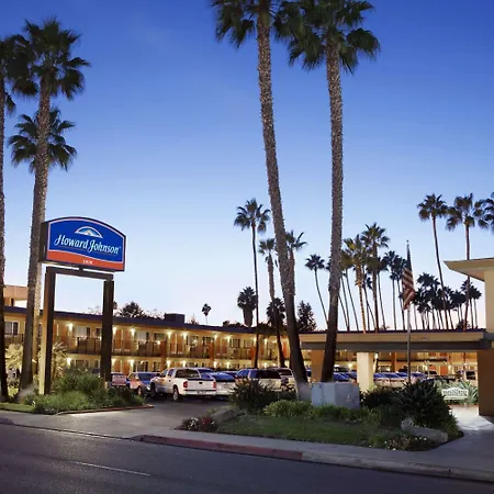 Howard Johnson By Wyndham San Diego Sea World-3