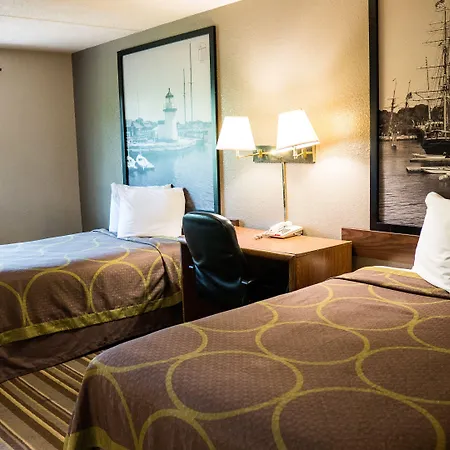 Super 8 By Wyndham Groton-3