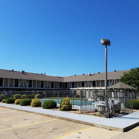 Super 8 By Wyndham Bentonville-3