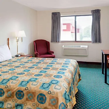Super 8 By Wyndham Omaha Eppley Airport/Carter Lake-3
