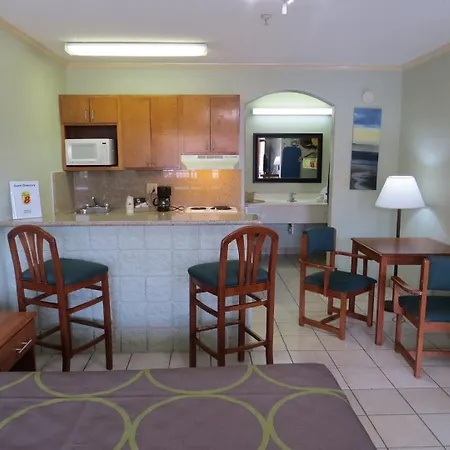 Super 8 By Wyndham South Padre Island-3