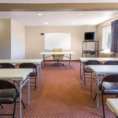 Super 8 By Wyndham Joliet I-55 N/Chicago-3