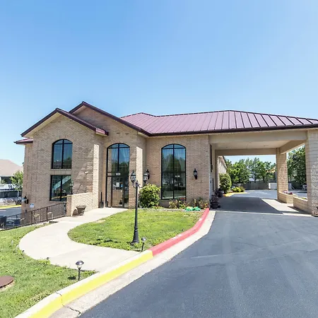 Super 8 By Wyndham Branson Andy Williams Theatre-2