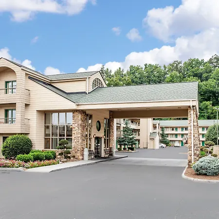 Quality Inn & Suites At Dollywood Lane-3