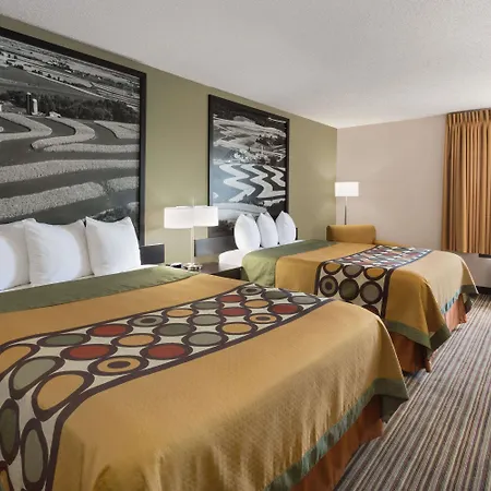 Super 8 By Wyndham Madison South-2