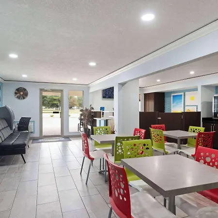 Days Inn By Wyndham Miami-3