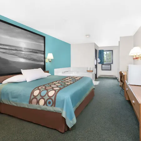 Super 8 By Wyndham Huron-3
