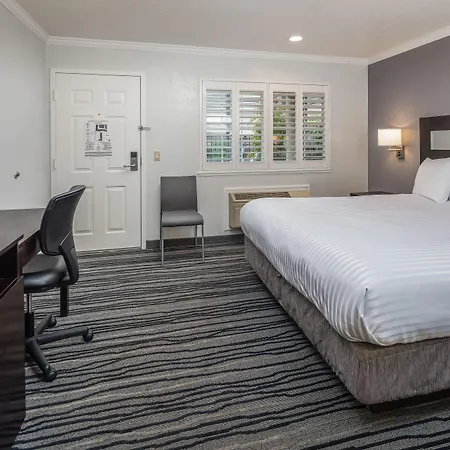 Redwood Creek Inn-2