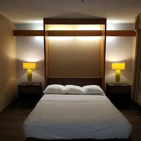 Super 8 By Wyndham Milwaukee Airport-2