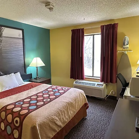 Super 8 By Wyndham Appleton-3