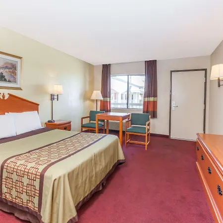 Super 8 By Wyndham Bakersfield/Central-2