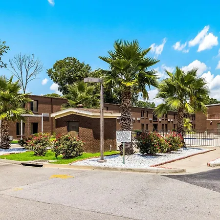 Econo Lodge Garden City - Savannah-2