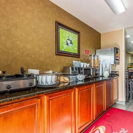 Econo Lodge Inn & Suites Evansville East-2