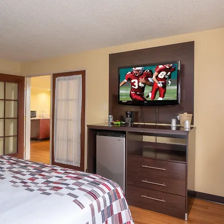 Red Roof Inn & Suites Indianapolis Airport-3