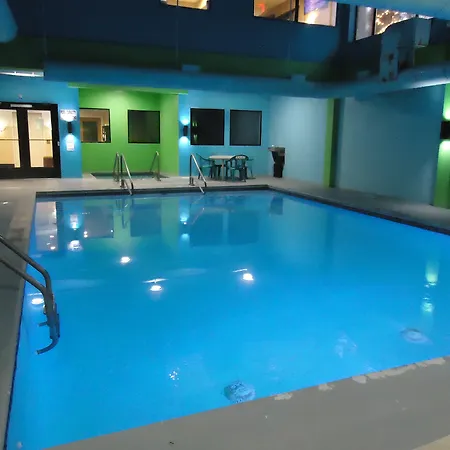 Beachfront Hotel Houghton Lake-3