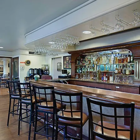 Oxford Suites Yakima-3