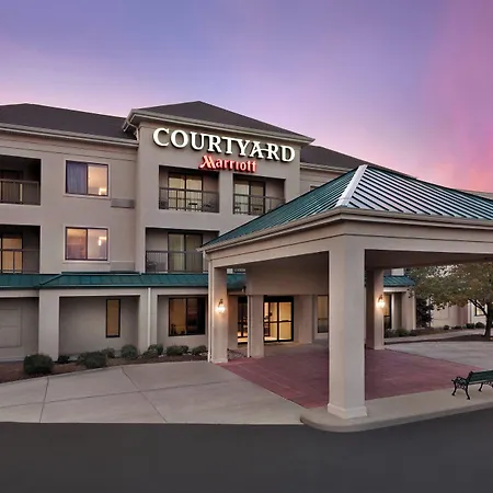 Courtyard By Marriott Topeka-3