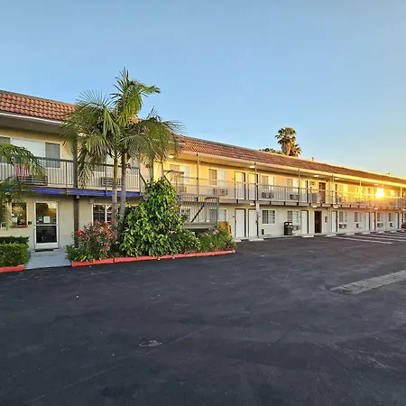 Travelodge Inn & Suites By Wyndham Fullerton-2