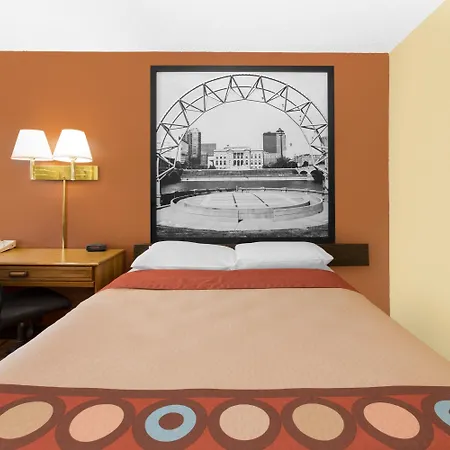 Super 8 By Wyndham Boone-3
