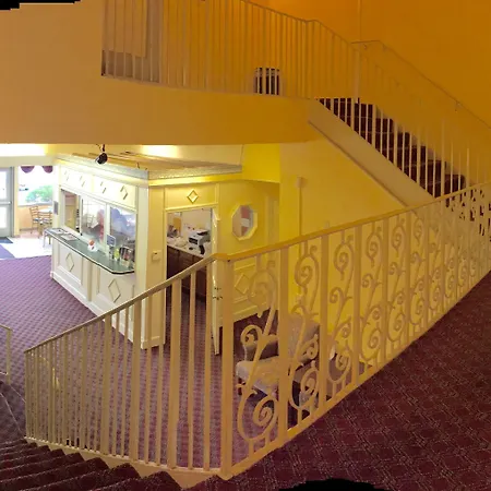 Econo Lodge Reading Airport-3