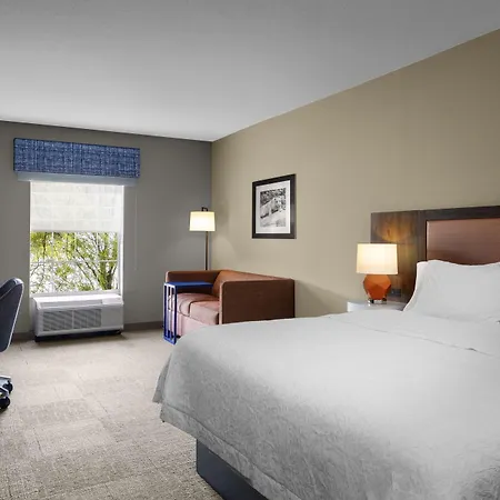 Hampton Inn & Suites State College At Williamsburg Square-3