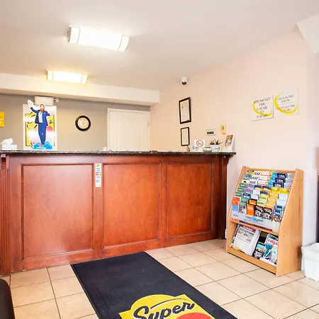 Super 8 By Wyndham Kamloops East-3