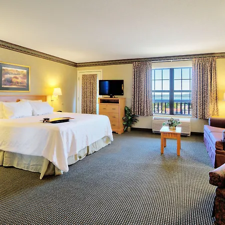 Hampton Inn & Suites Petoskey-2