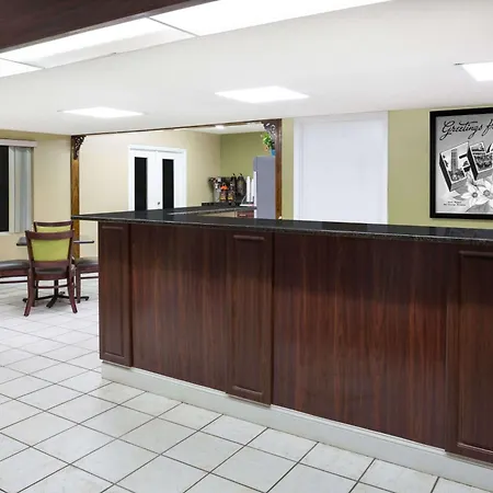 Super 8 By Wyndham Sarasota Near Siesta Key-2