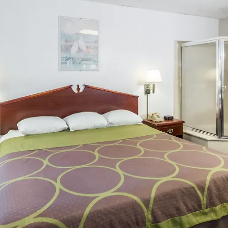 Super 8 By Wyndham Pompano Beach-3