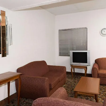Super 8 By Wyndham Pompano Beach-2