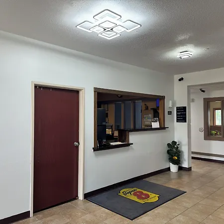 Super 8 By Wyndham Mason City-3