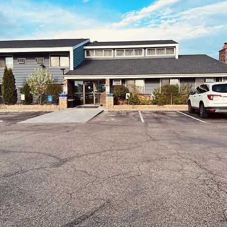 Travelodge By Wyndham Valleyfair Shakopee-2
