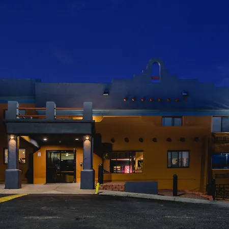 Super 8 By Wyndham Santa Fe-3