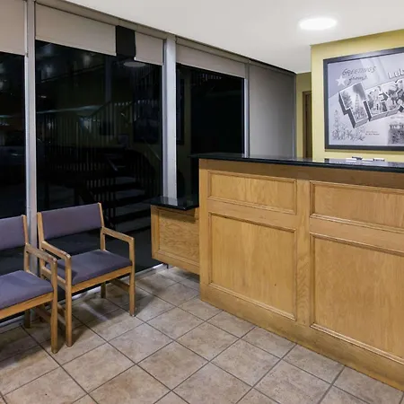 Super 8 By Wyndham Lubbock Civic Center North-2