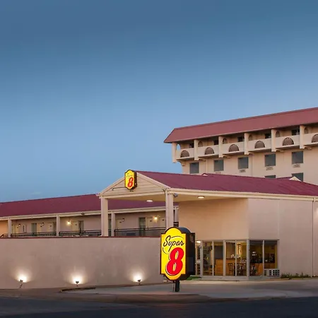 Super 8 By Wyndham Lubbock Civic Center North-3