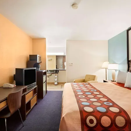 Super 8 By Wyndham Indio-3