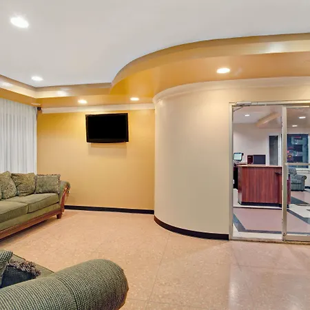 Super 8 By Wyndham Milford/New Haven-2