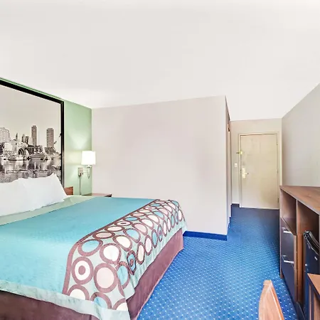 Super 8 By Wyndham Brockton-2