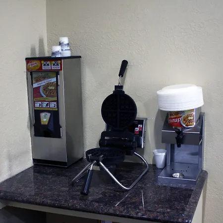 Super 8 By Wyndham Jamestown-2