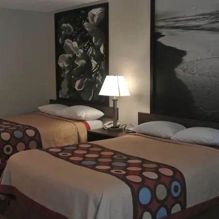 Super 8 By Wyndham Fayetteville-3