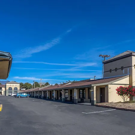 Super 8 By Wyndham Nau/Downtown Conference Center-2
