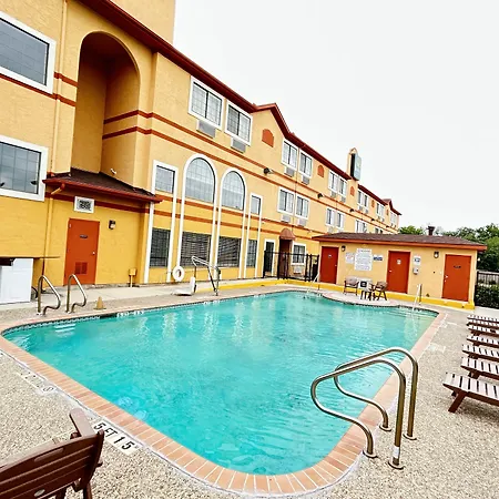Quality Suites San Antonio Brooks City Base-2