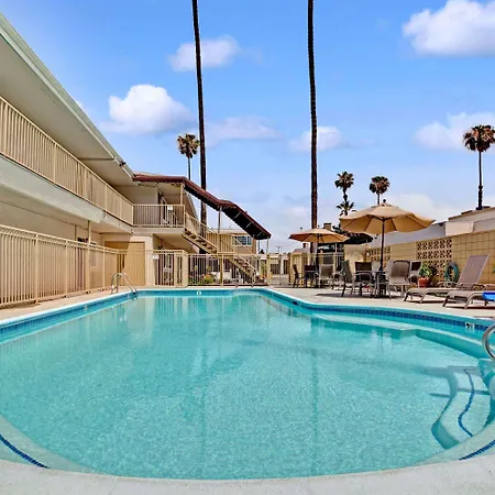 Super 8 By Wyndham Los Angeles-Culver City Area-3